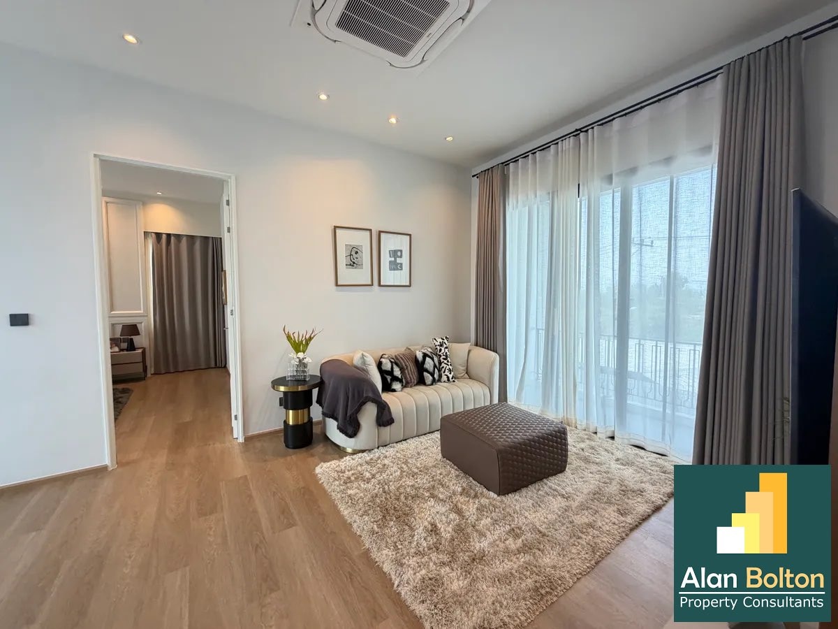 Modern House For Sale In East Pattaya photo 12