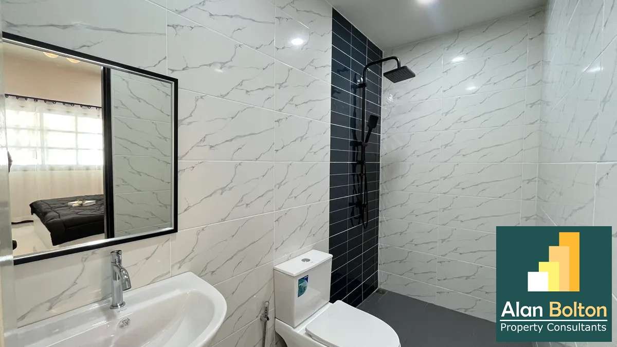 3 Bedrooms 2 Bathrooms in East Pattaya photo 17