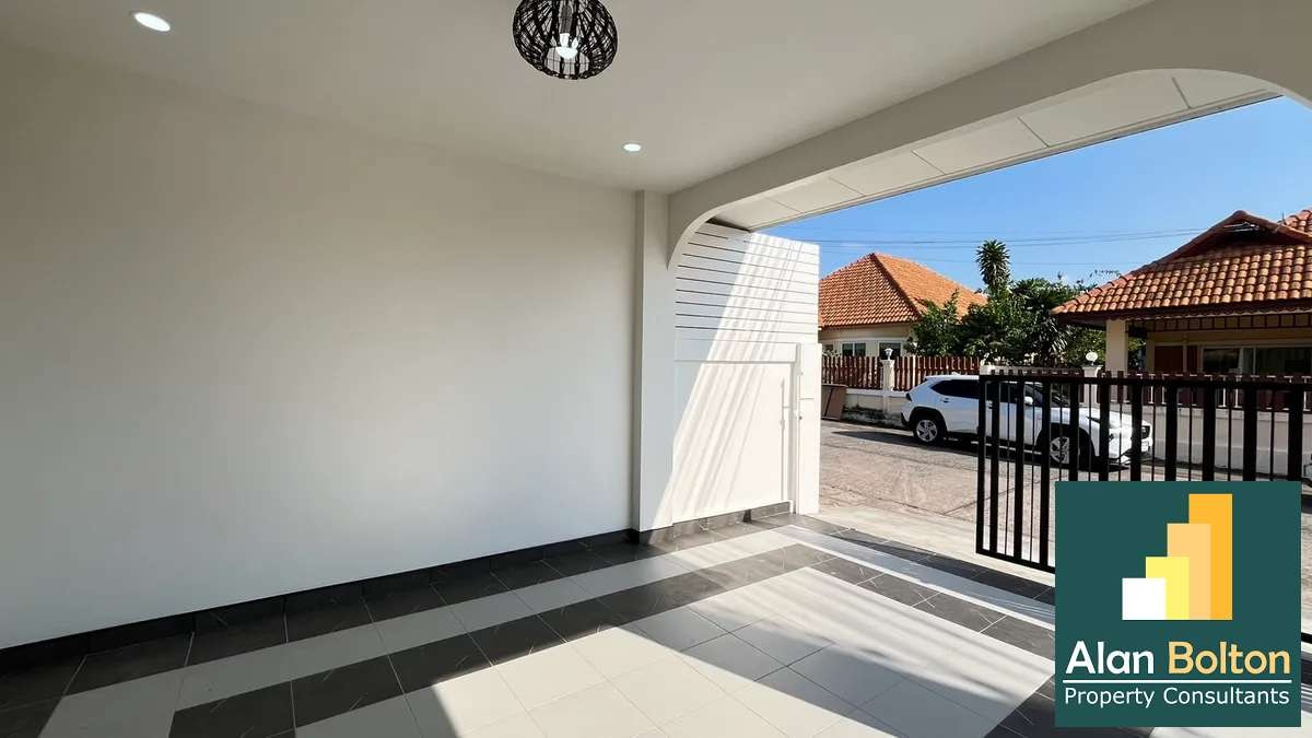 3 Bedrooms 2 Bathrooms in East Pattaya photo 4