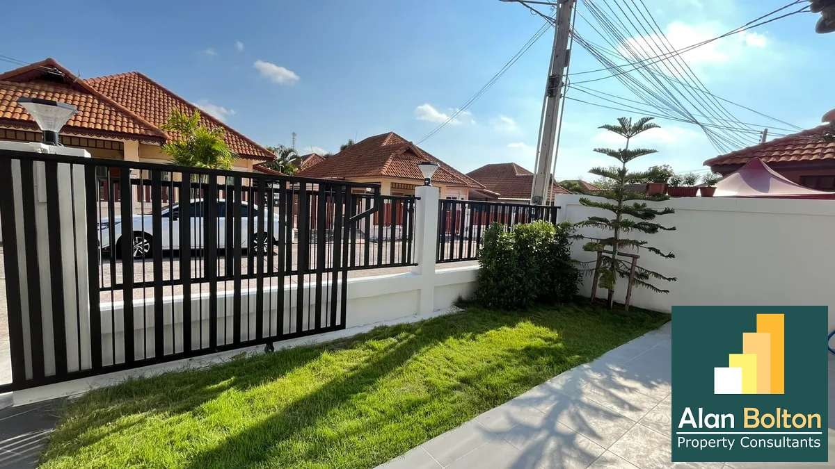 3 Bedrooms 2 Bathrooms in East Pattaya photo 3