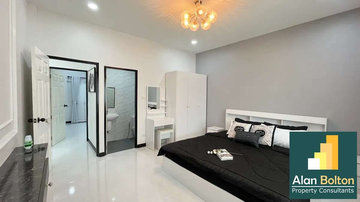 3 Bedrooms 2 Bathrooms in East Pattaya photo 12