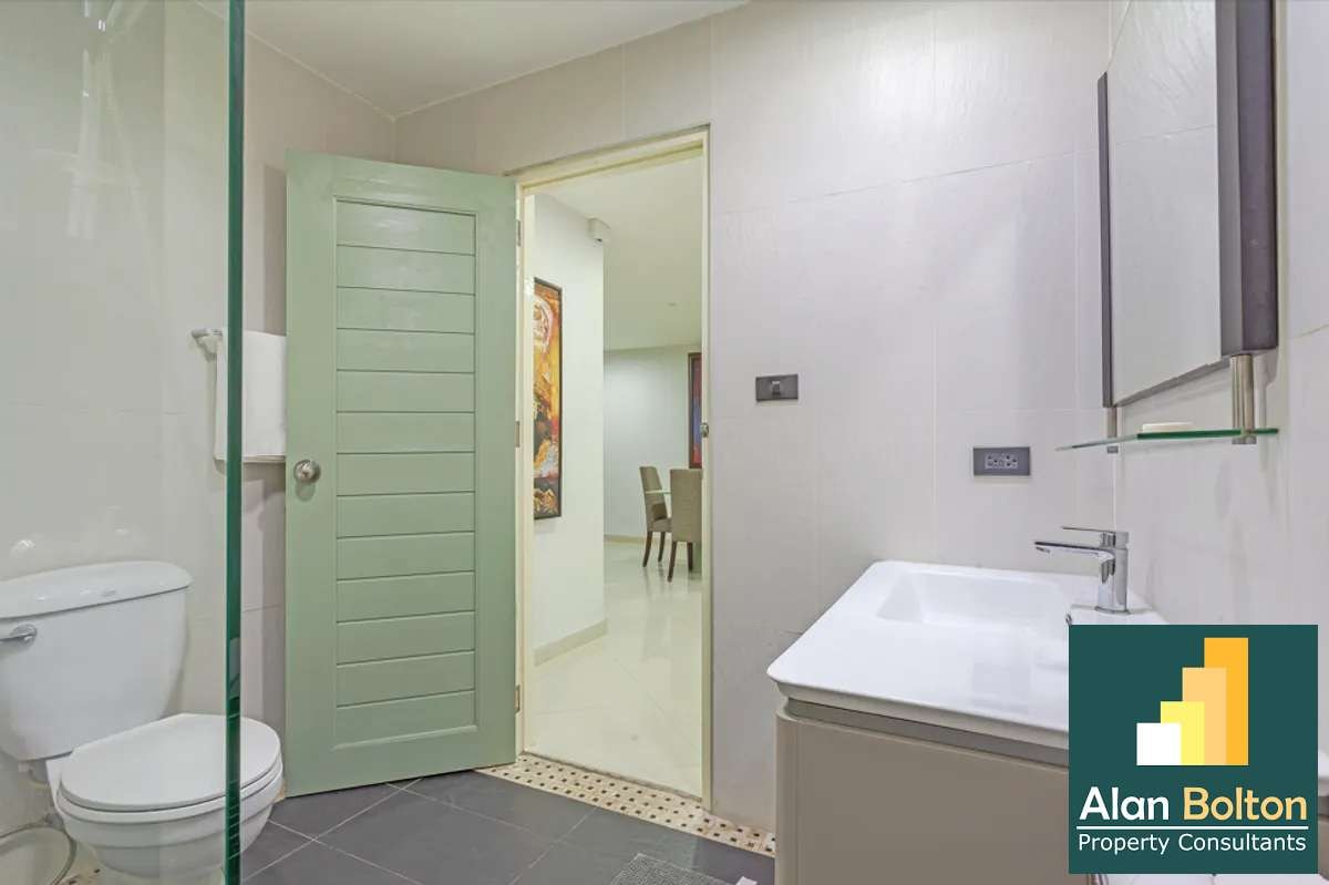 1 Bed 1 Bath in Pratumnak photo 10