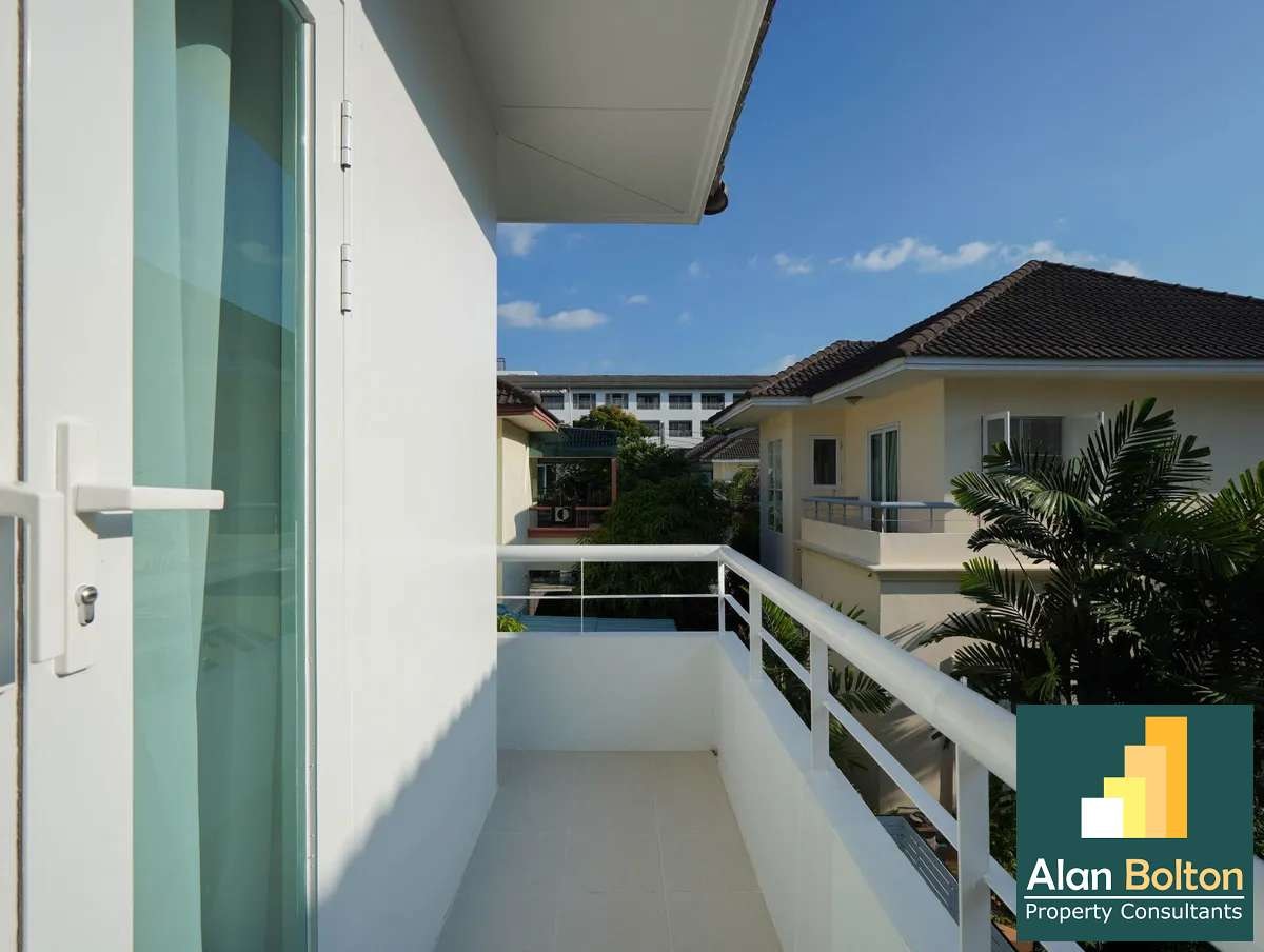 3 Bedroom 3 Bathroom in Baan Suan Lalana photo 10