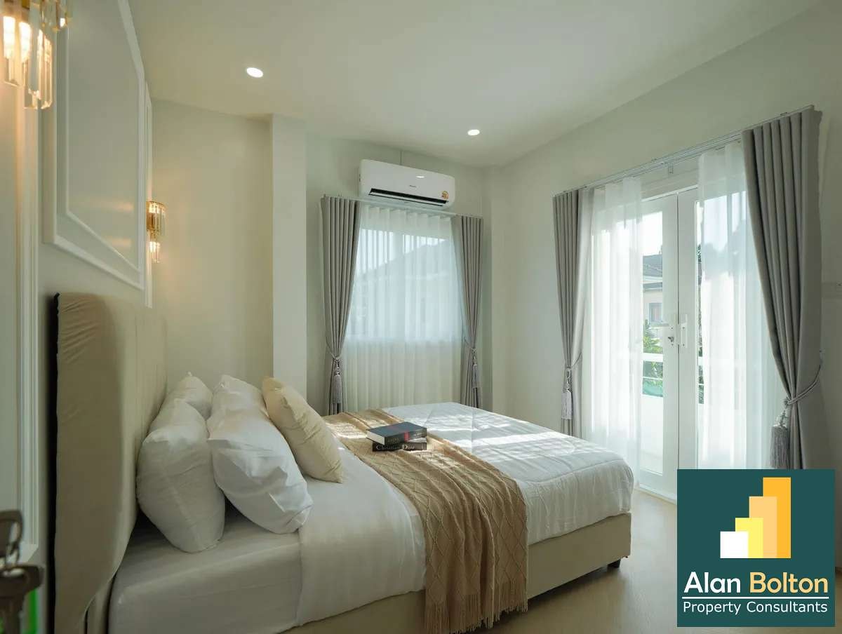 3 Bedroom 3 Bathroom in Baan Suan Lalana photo 6