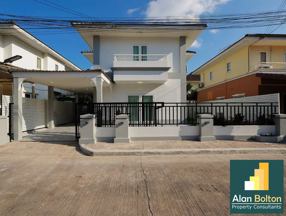 3 Bedroom 3 Bathroom in Baan Suan Lalana