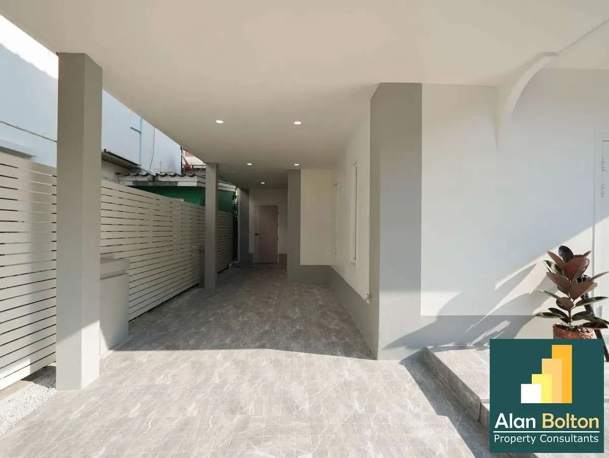 3 Bedroom 3 Bathroom in Baan Suan Lalana photo 3