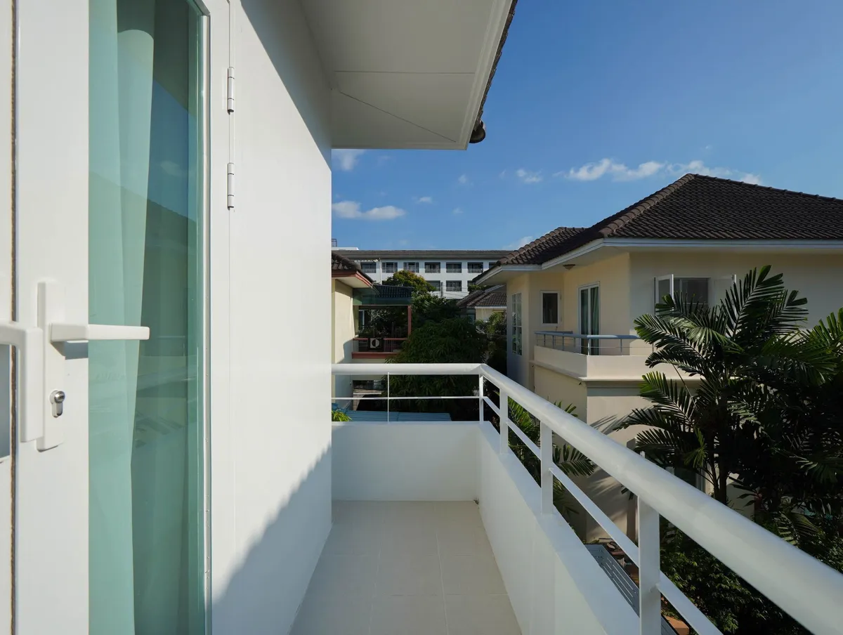 3 Bedroom 3 Bathroom in Baan Suan Lalana photo 8