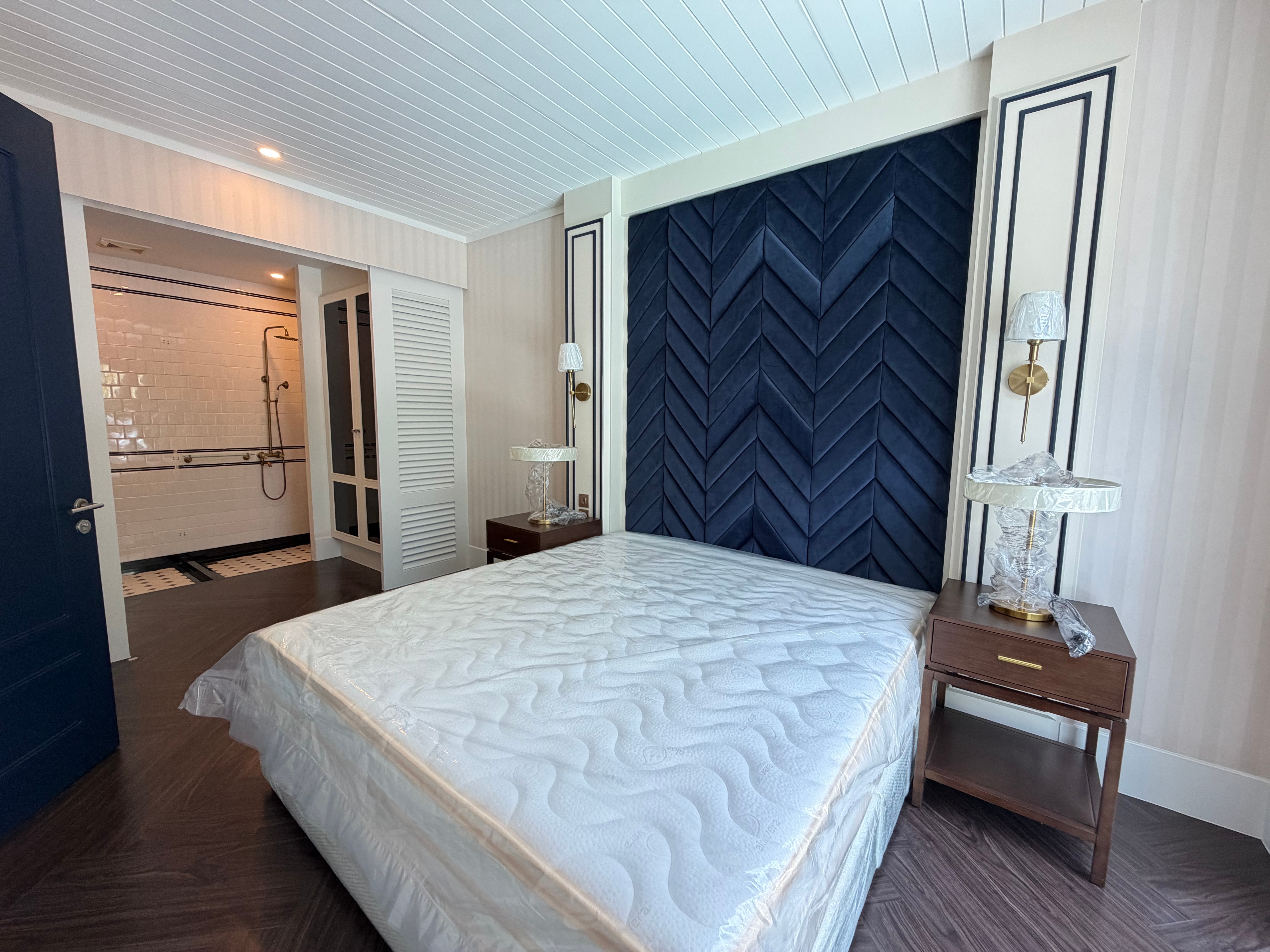 Beachfront One Bedroom Condo For Sale In najomtien photo 19