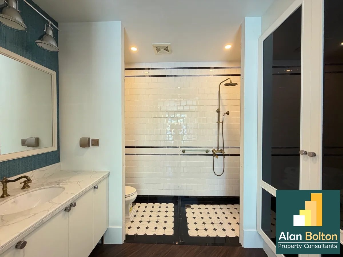 Beachfront One Bedroom Condo For Sale In najomtien photo 14