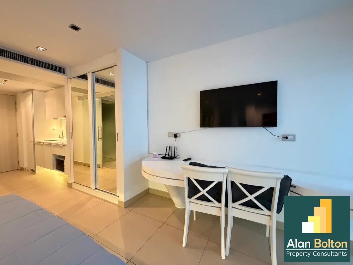 Studio Condo For Rent near Phrahtamnak beach photo 9