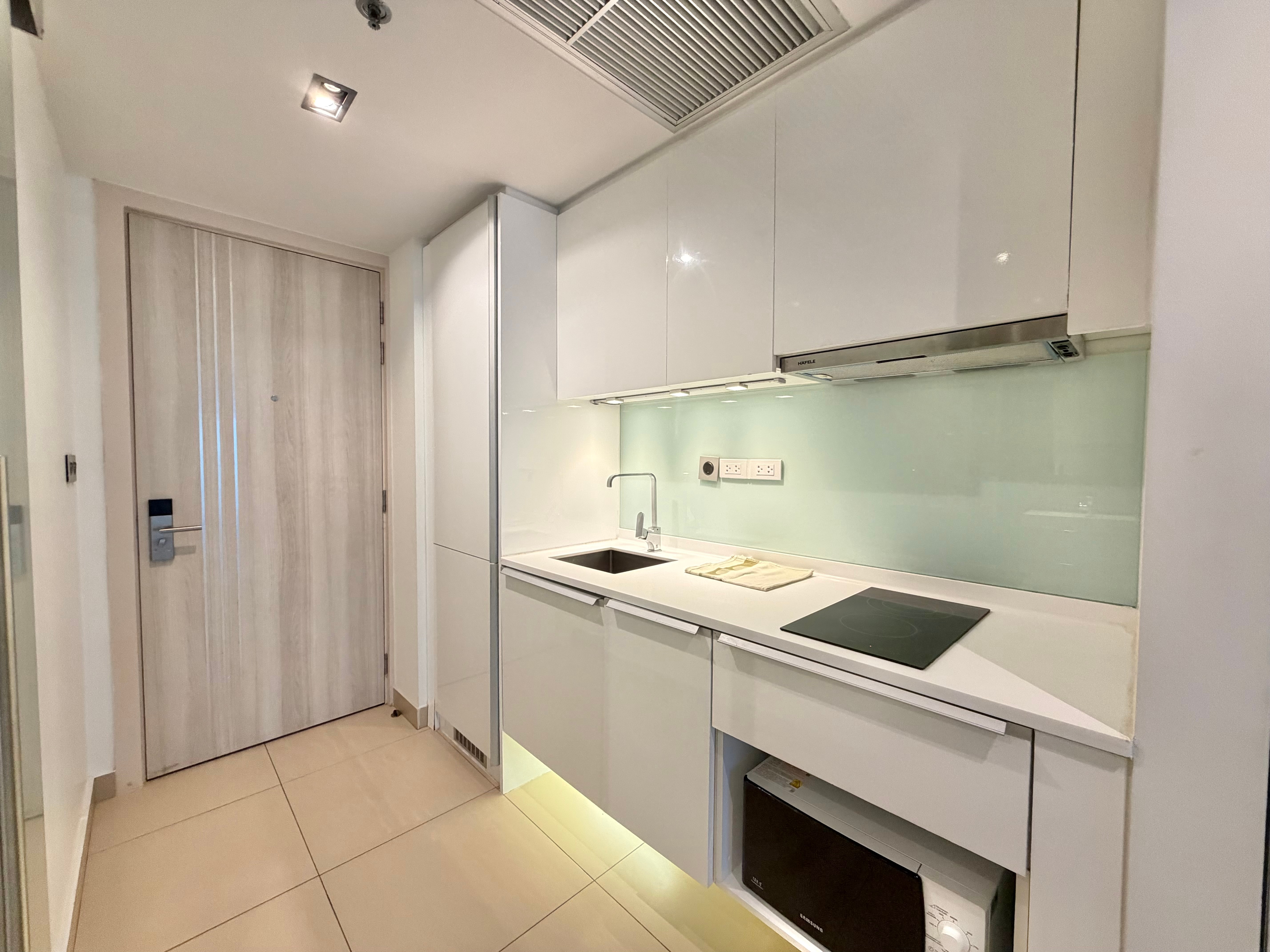 Studio Condo For Rent near Phrahtamnak beach photo 18