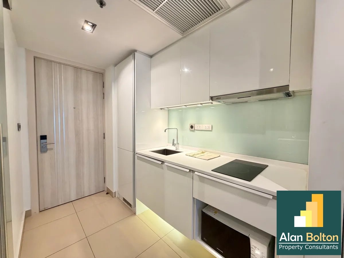 Studio Condo For Rent near Phrahtamnak beach photo 3