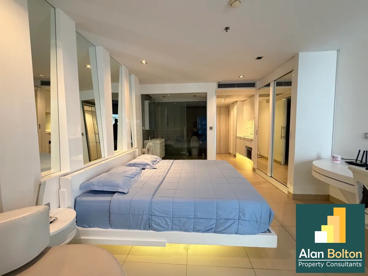 Studio Condo For Rent near Phrahtamnak beach photo 5