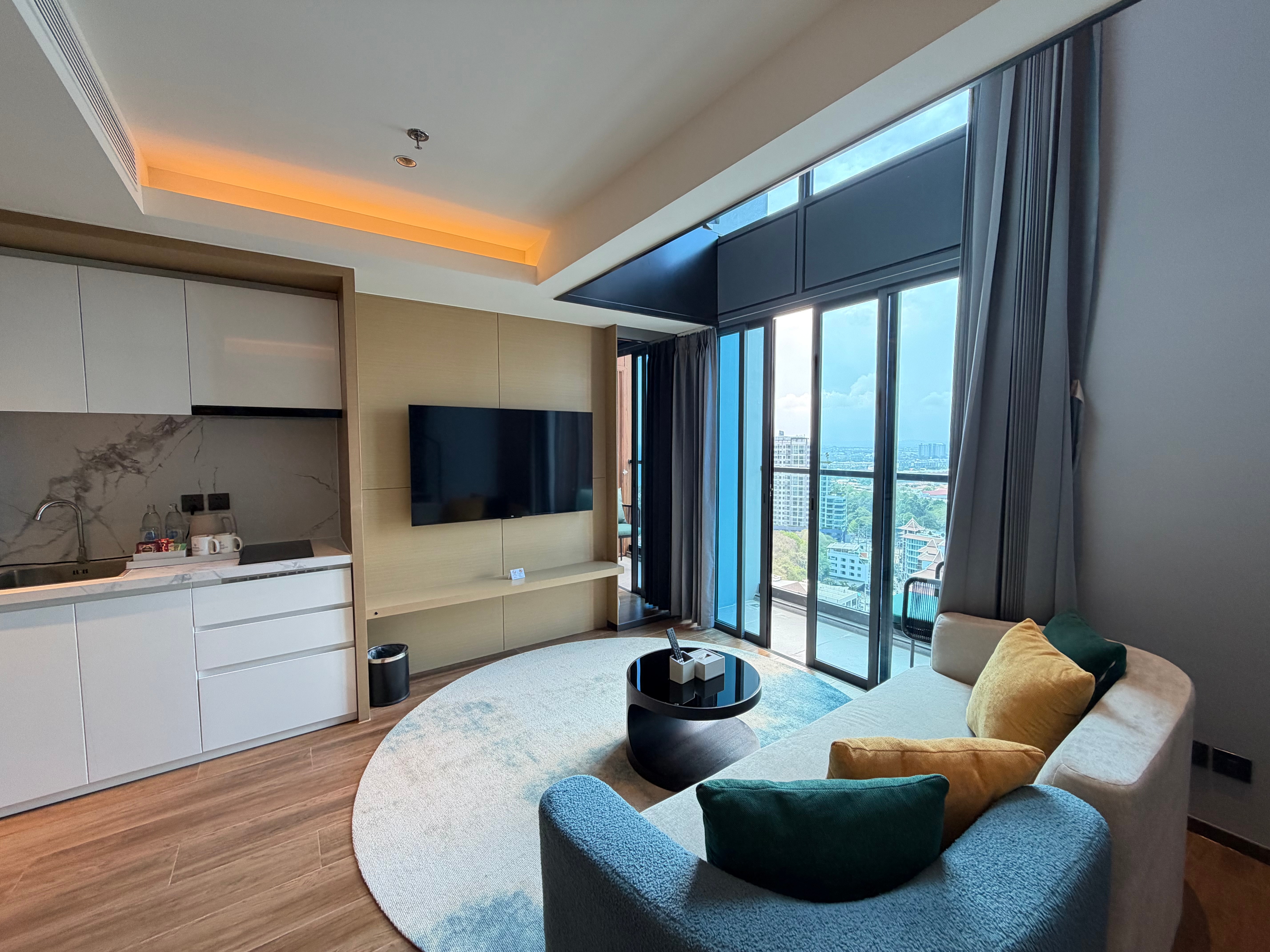 Stylish Modern Duplex Condo Available for Rent In Prahtamnak photo 18