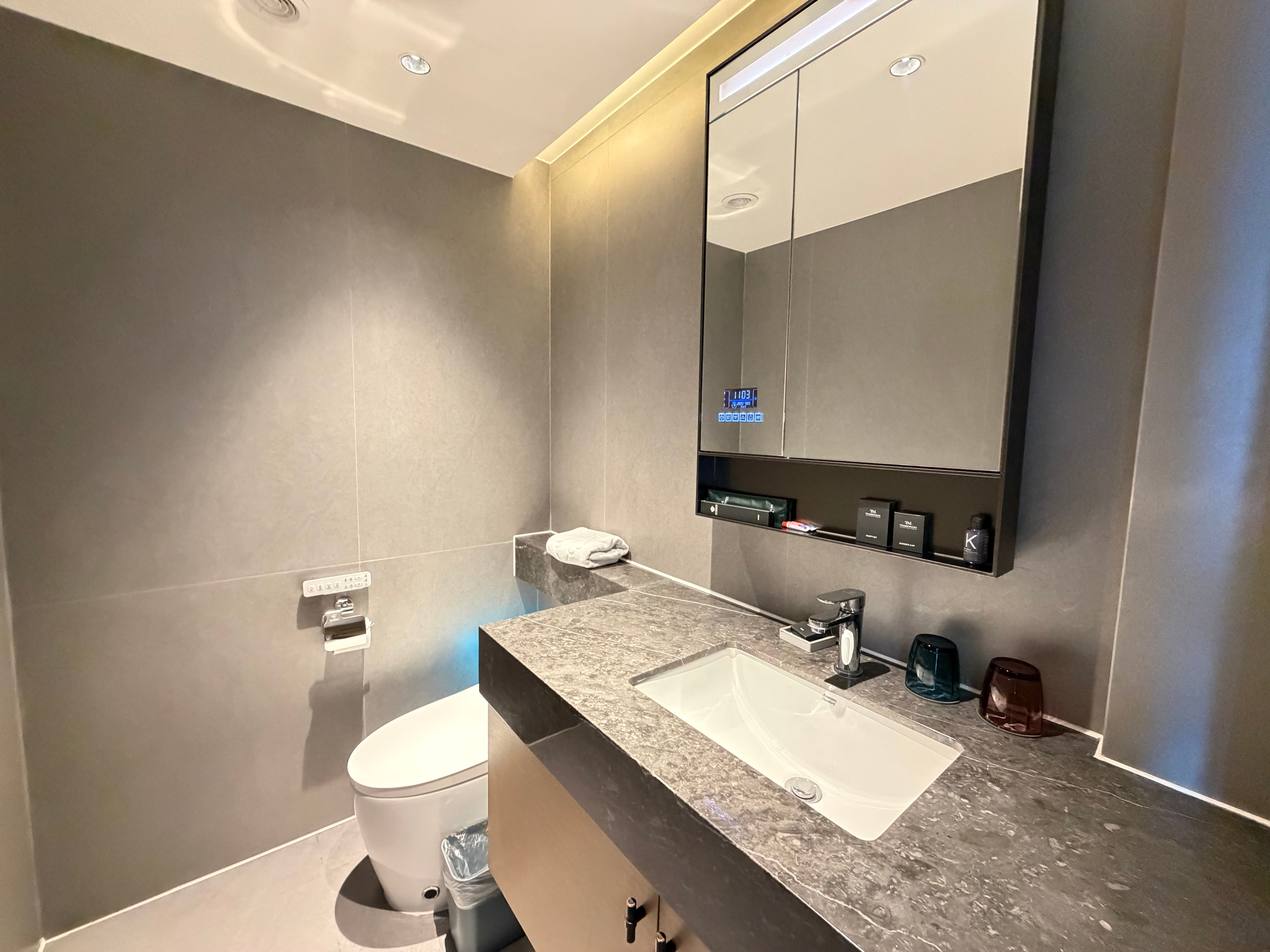 Stylish Modern Duplex Condo Available for Rent In Prahtamnak photo 19