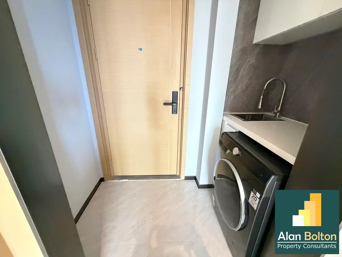 Luxury Modern Duplex Condo Ready For Rent photo 2