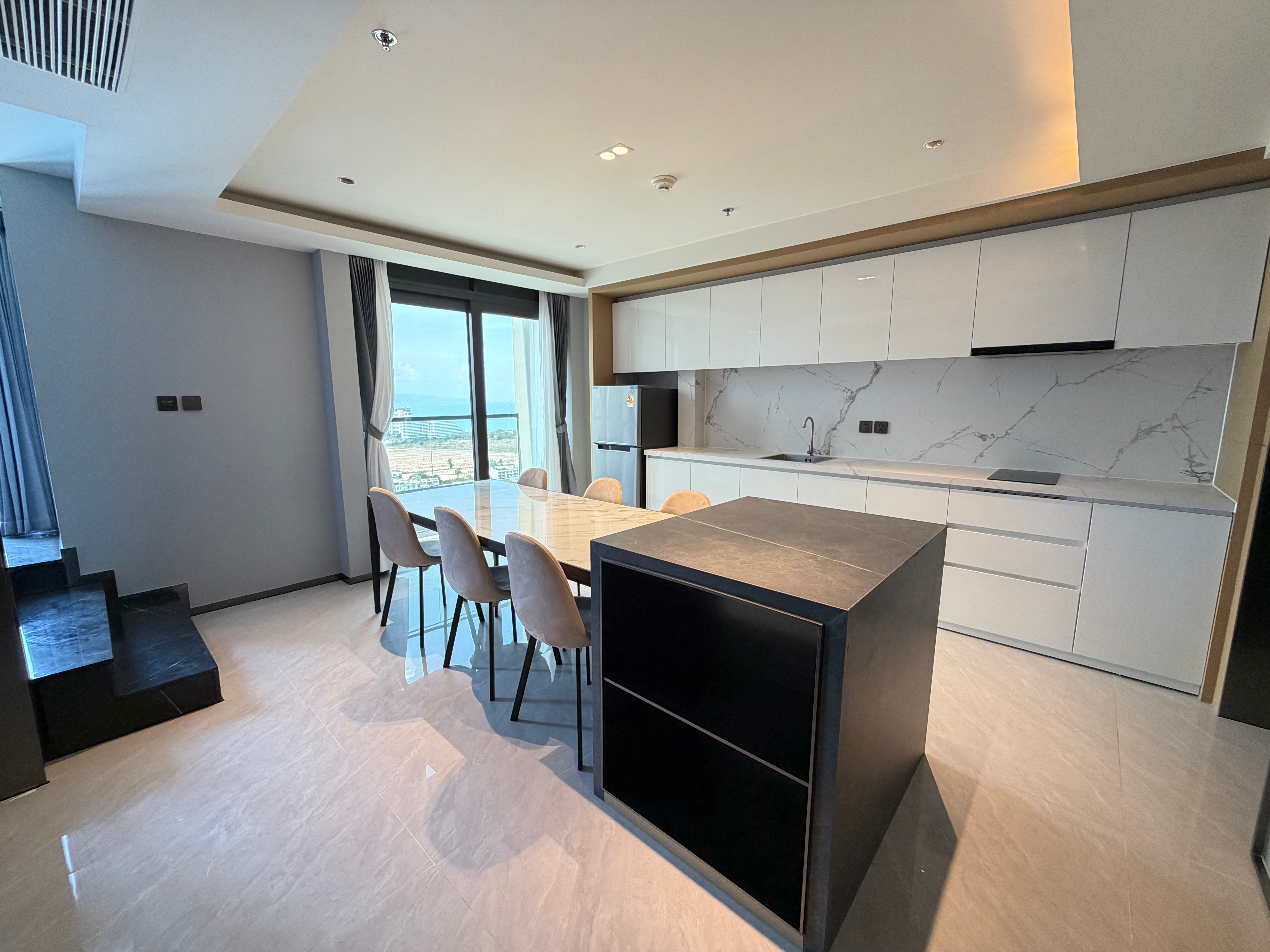Luxury Modern Duplex Condo Ready For Rent photo 16