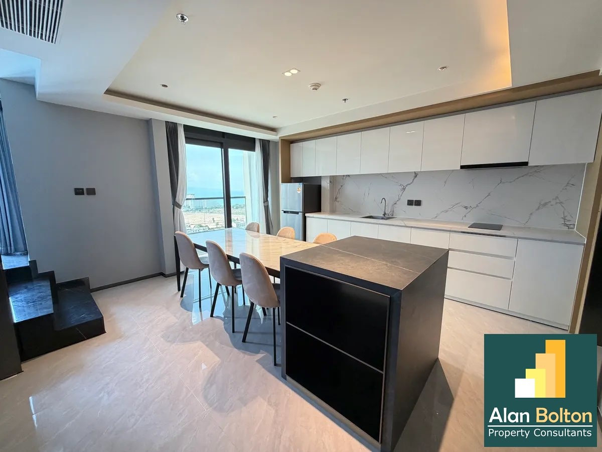 Luxury Modern Duplex Condo Ready For Rent photo 9