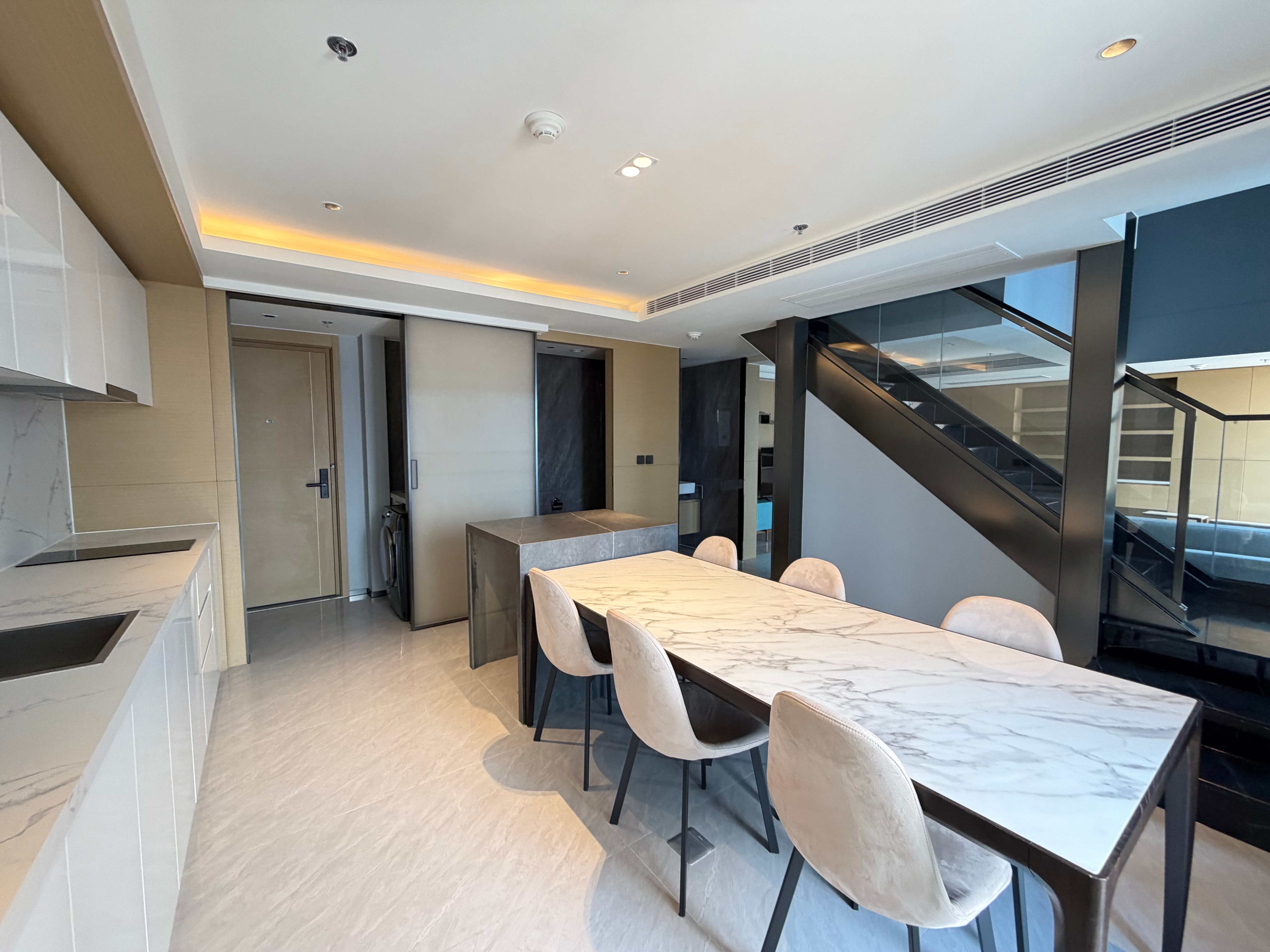Luxury Modern Duplex Condo Ready For Rent photo 22