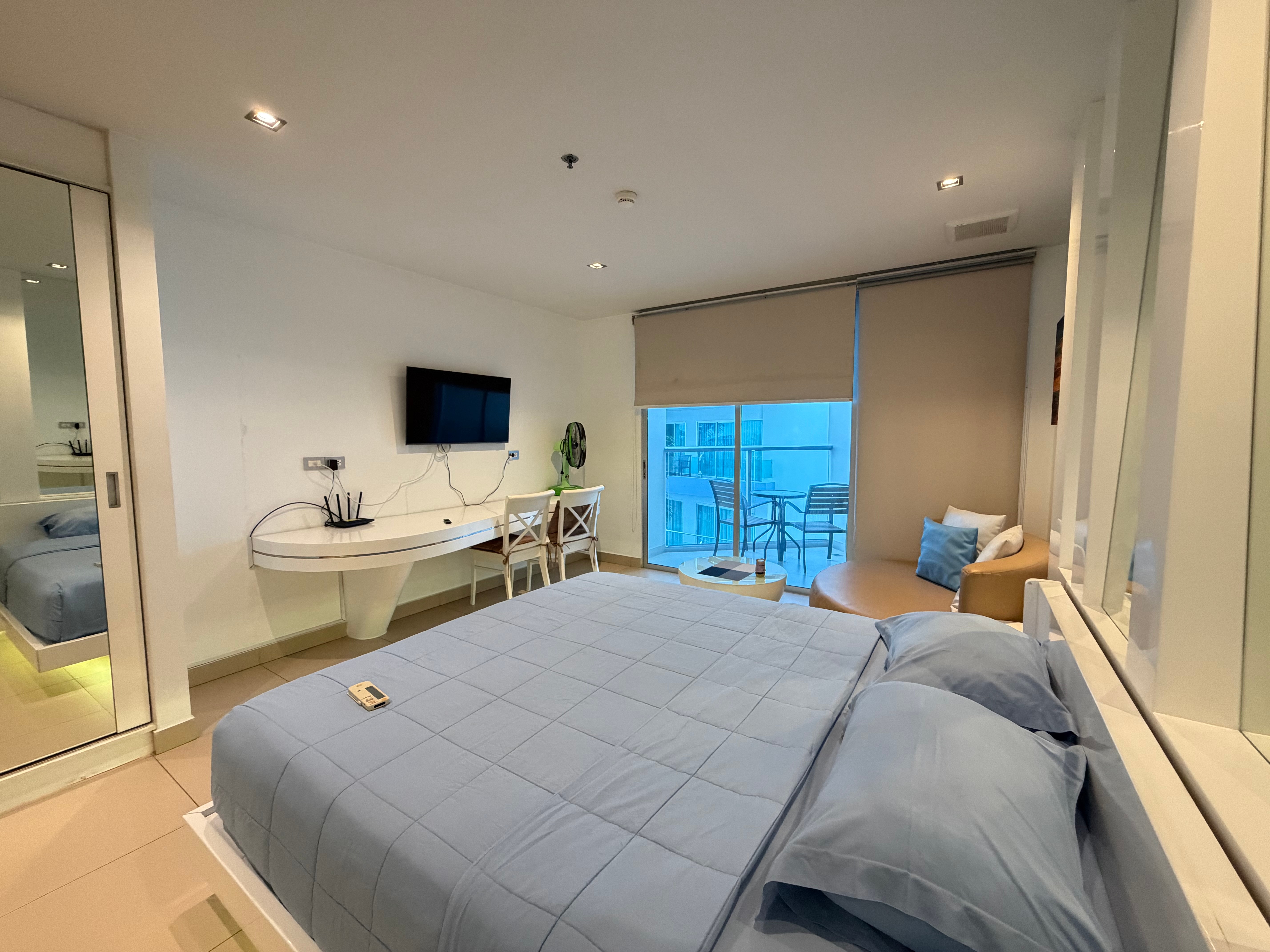 Studio Condo For Rent In Prahtamnak photo 16