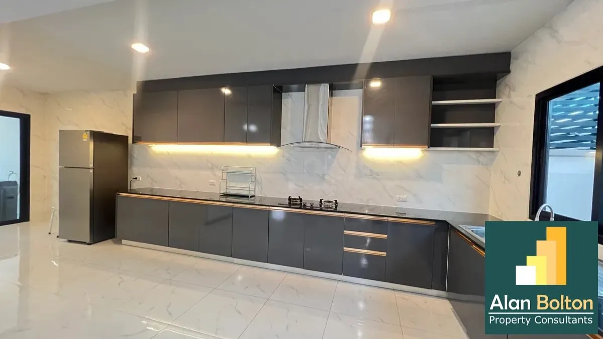 Pool villa 4 Bedrooms 3 Bathrooms in Huay yai photo 3