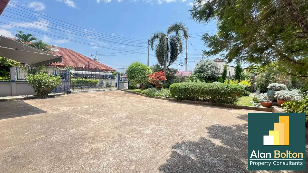Pool villa 4 Bedrooms 4 Bathrooms in East Pattaya photo 5