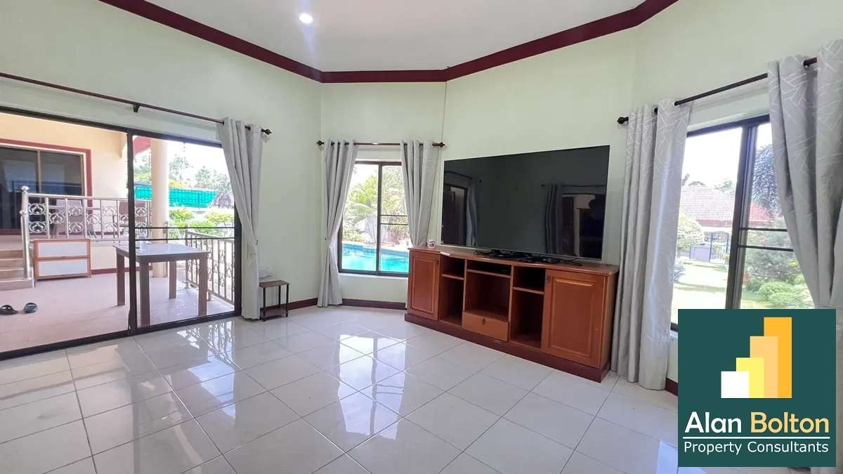 Pool villa 4 Bedrooms 4 Bathrooms in East Pattaya photo 11