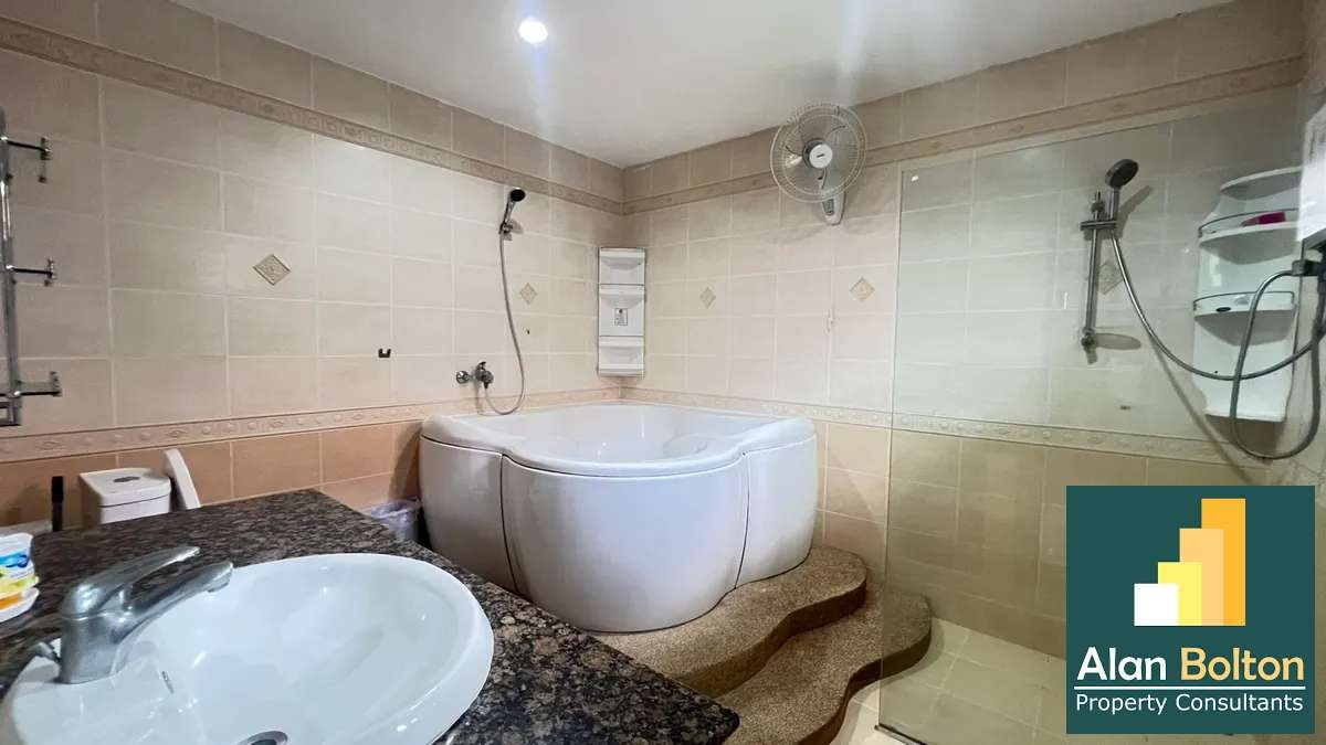 Pool villa 4 Bedrooms 4 Bathrooms in East Pattaya photo 14
