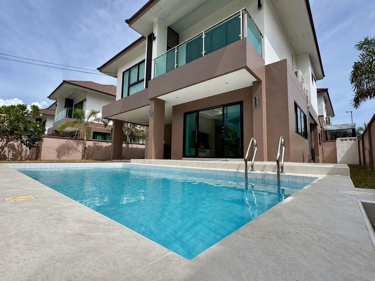 Pool villa 4 Bedrooms 4 Bathrooms in East Pattaya photo 42