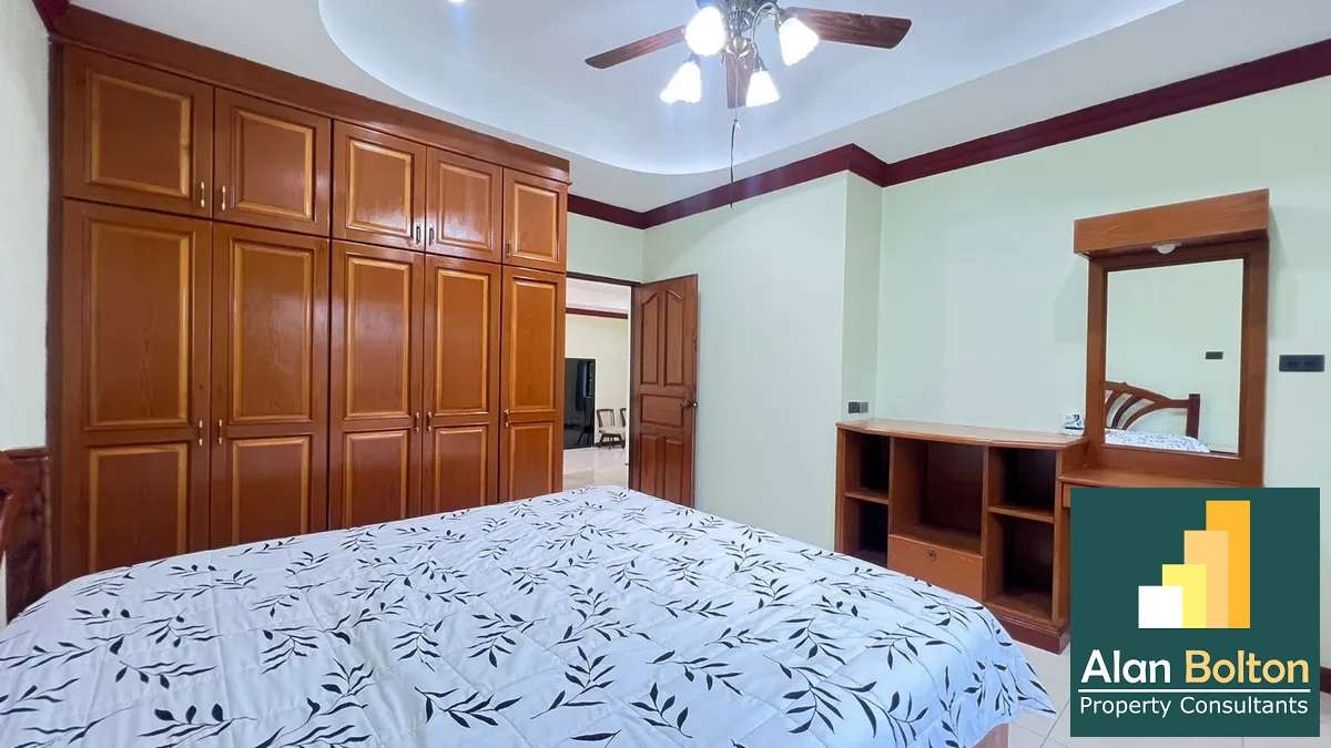 Pool villa 4 Bedrooms 4 Bathrooms in East Pattaya photo 4