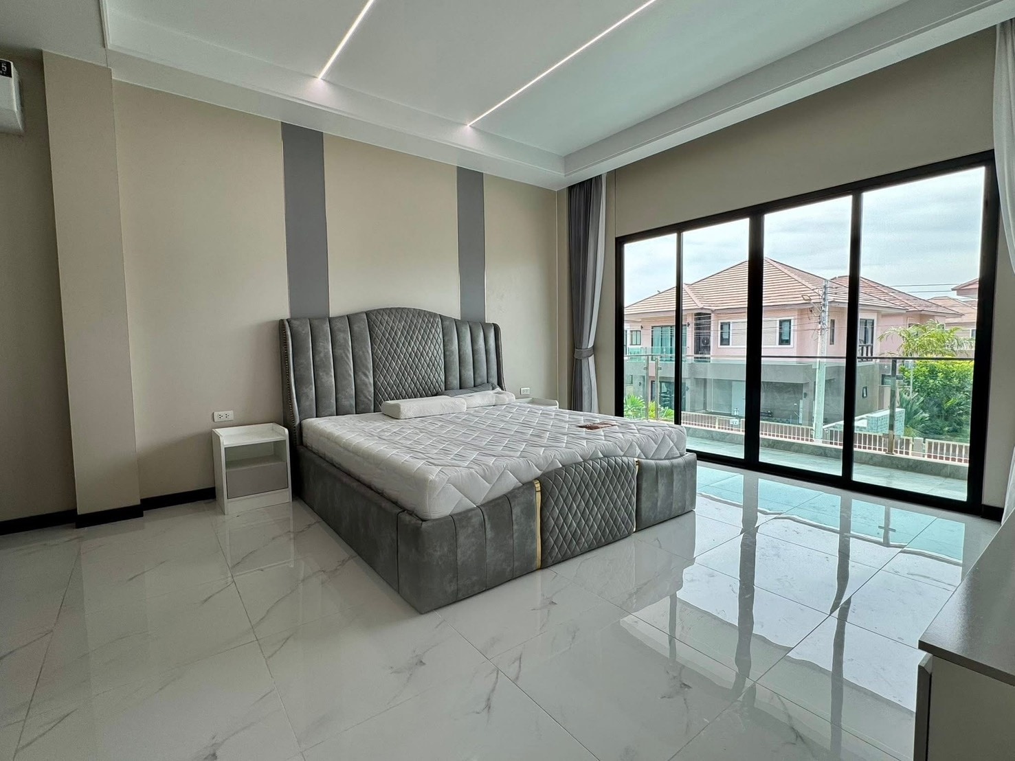 Pool villa 4 Bedrooms 4 Bathrooms in East Pattaya photo 36