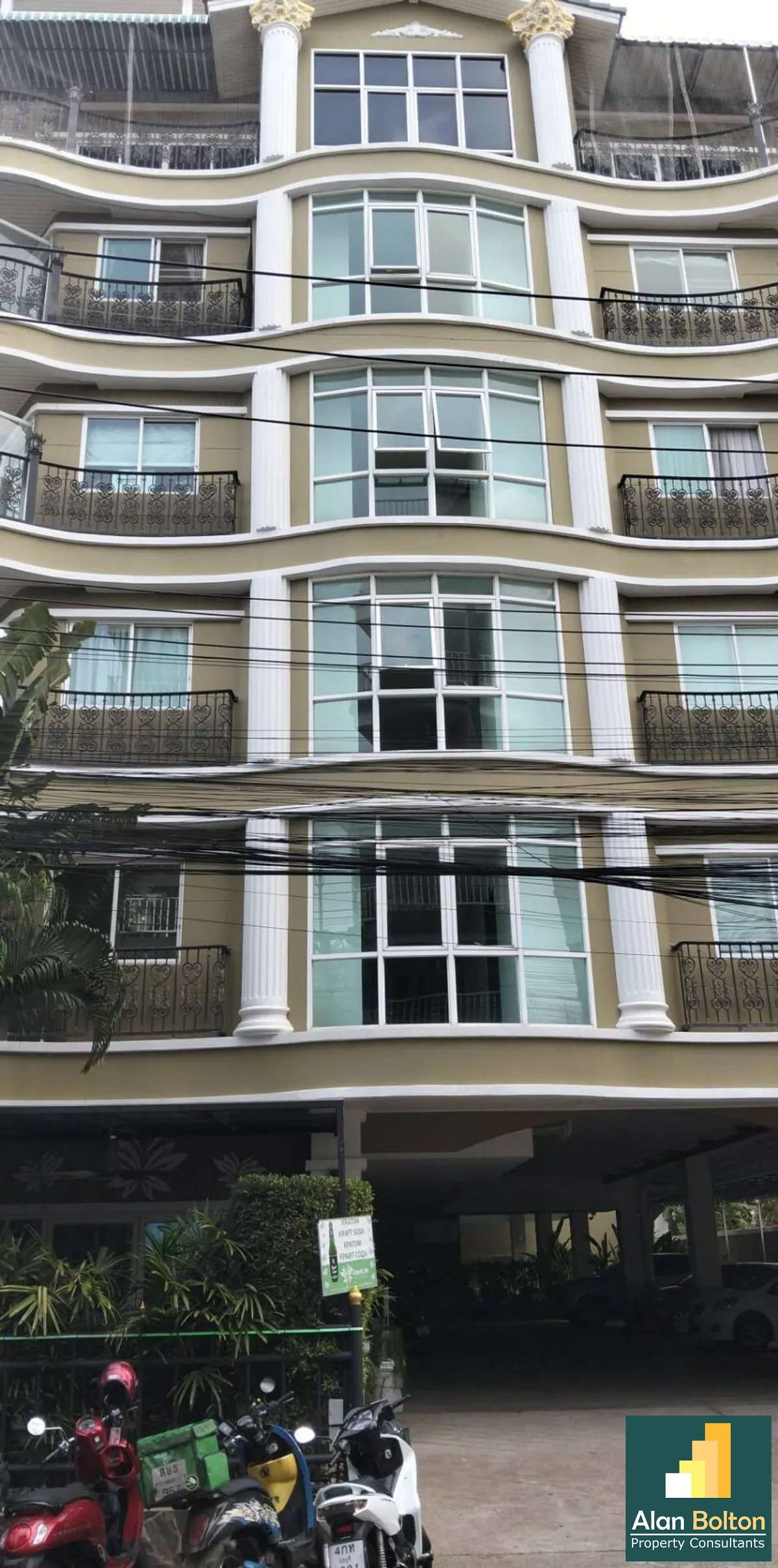 Studio Available in Popular Pet Friendly Condominium photo 2