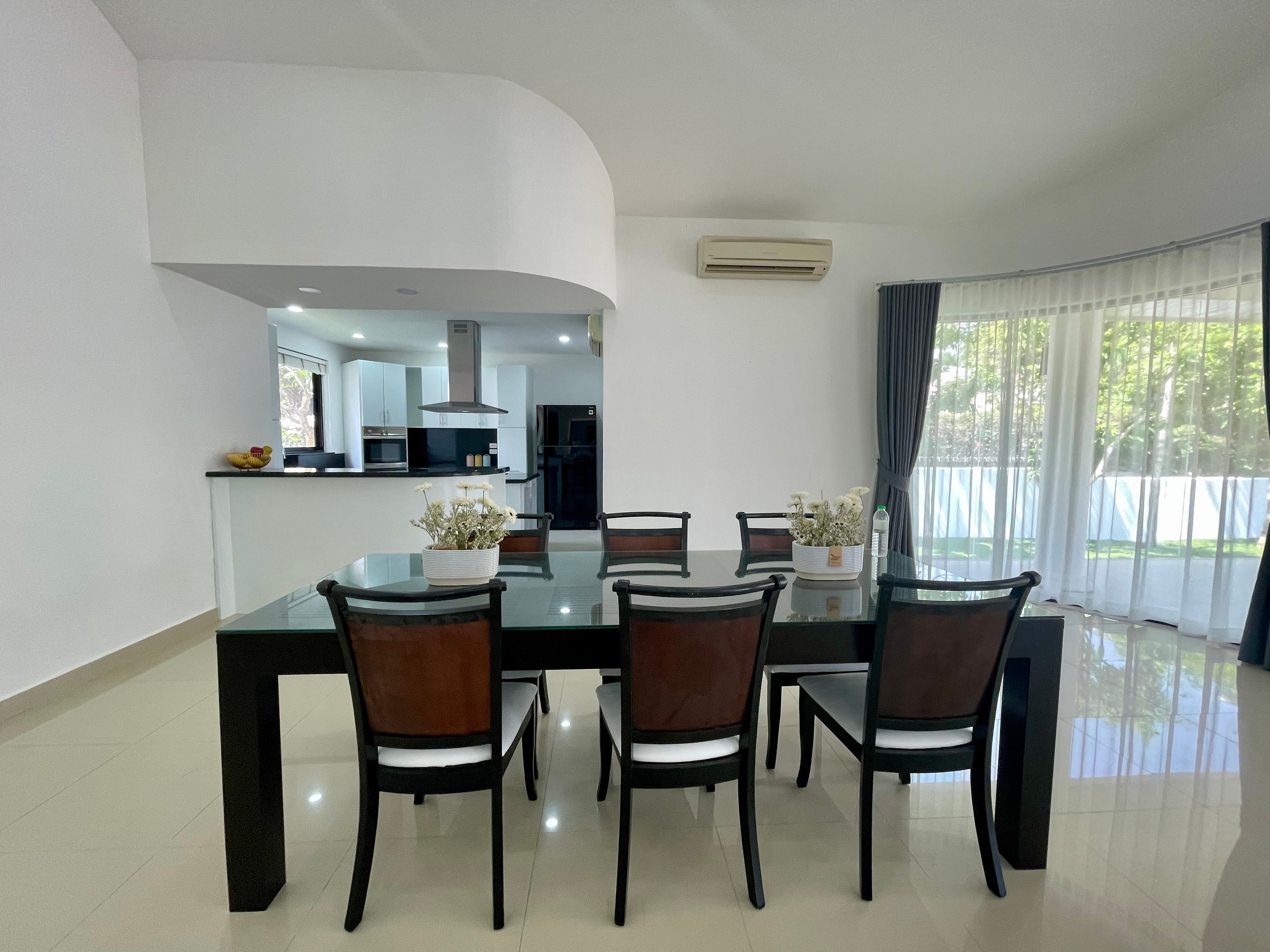 A Beautiful House With a Private Pool For Sale photo 24