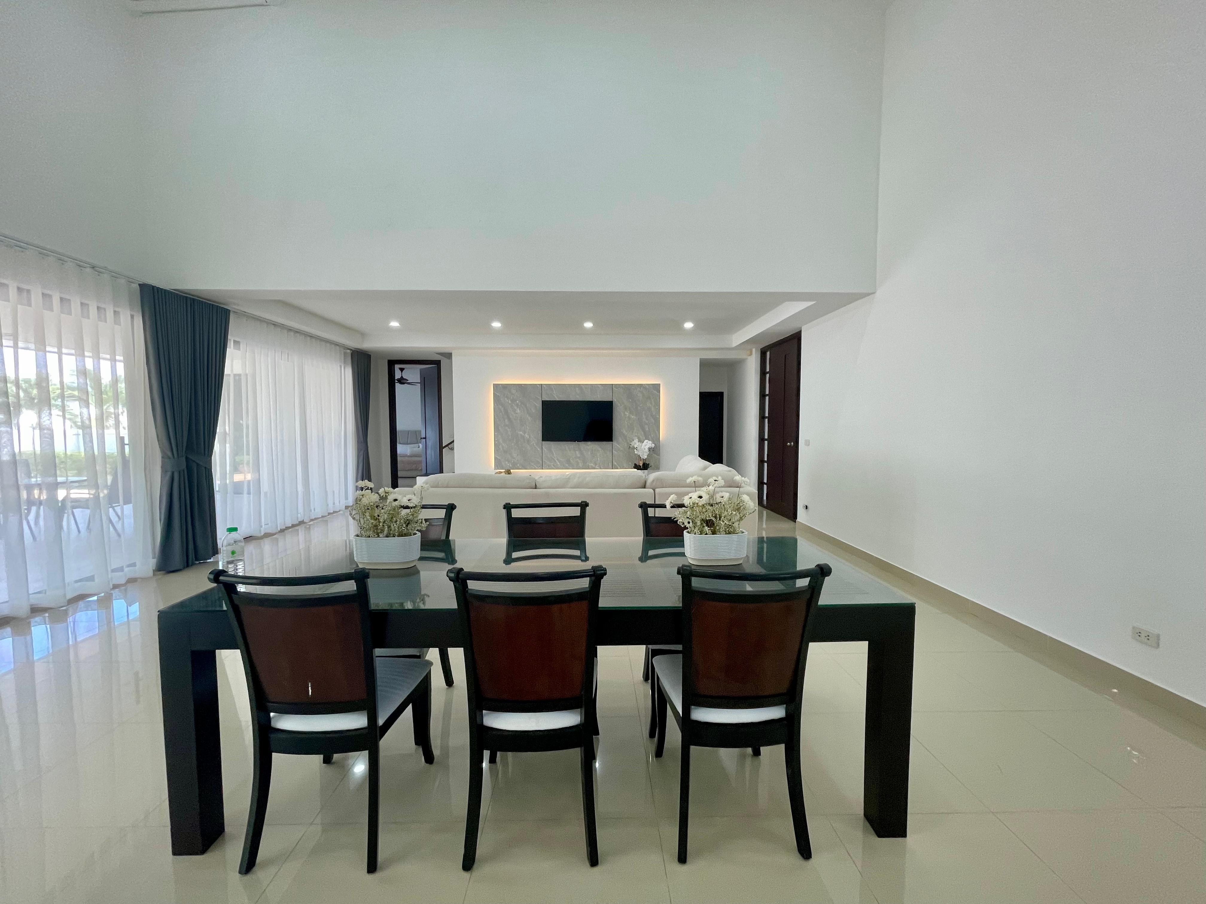 A Beautiful House With a Private Pool For Sale photo 25