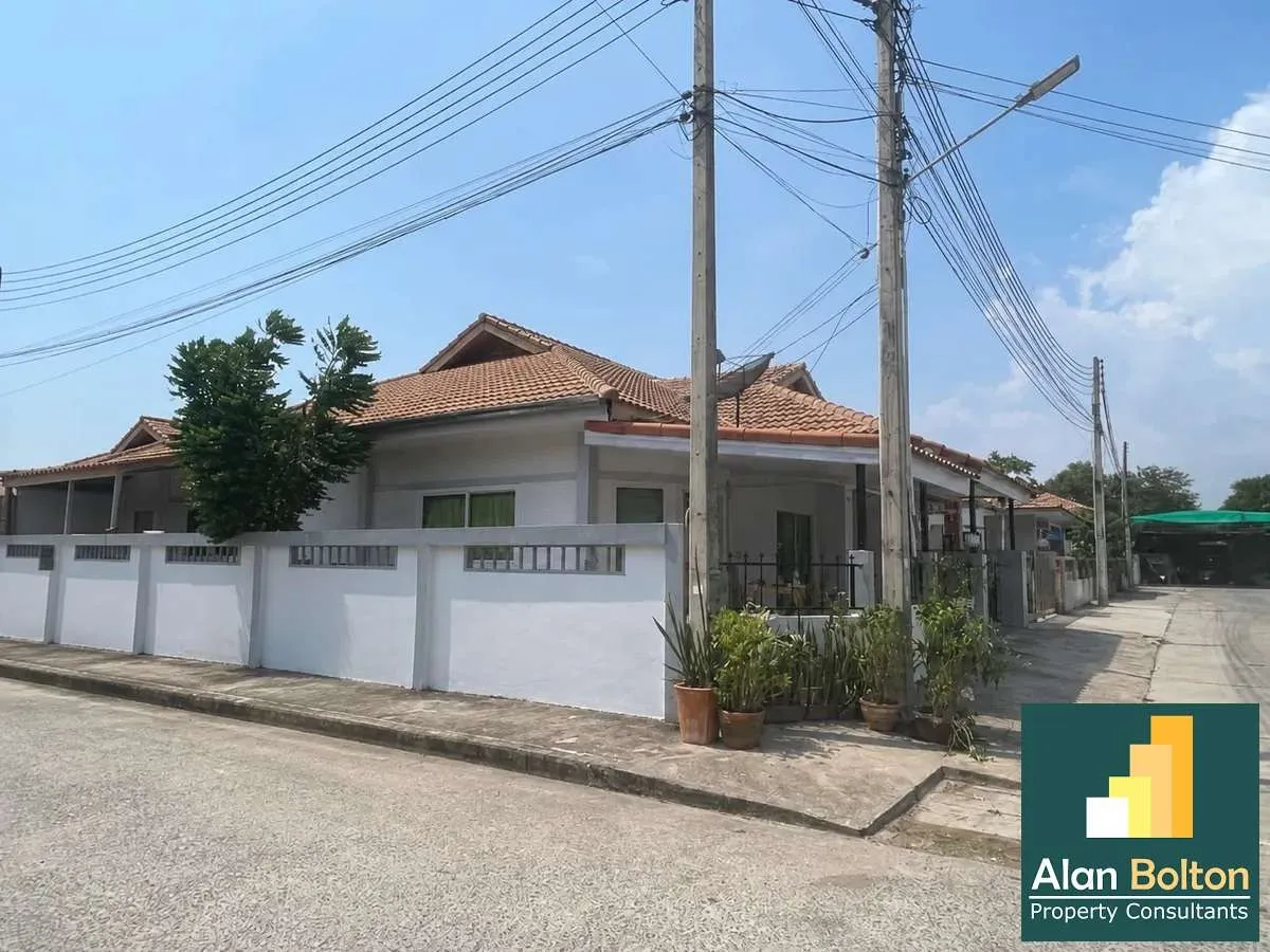Corner house 2 Bedrooms 2 Bathrooms in East Pattaya photo 2
