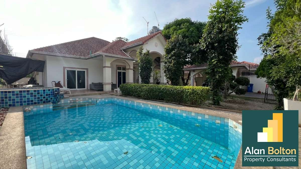 Pool villa 3 Bedrooms 4 Bathrooms in Jomtien