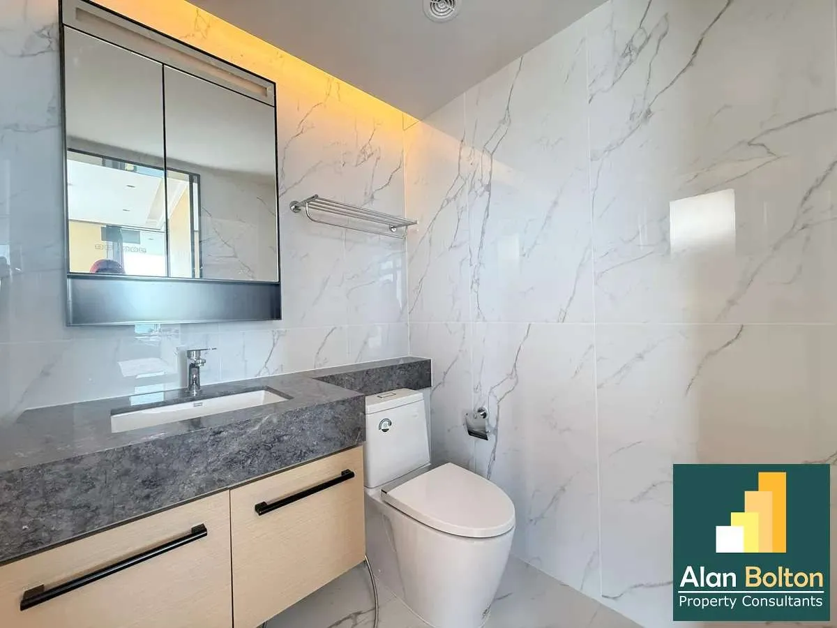 High-floor ocean-view apartment for rent photo 13