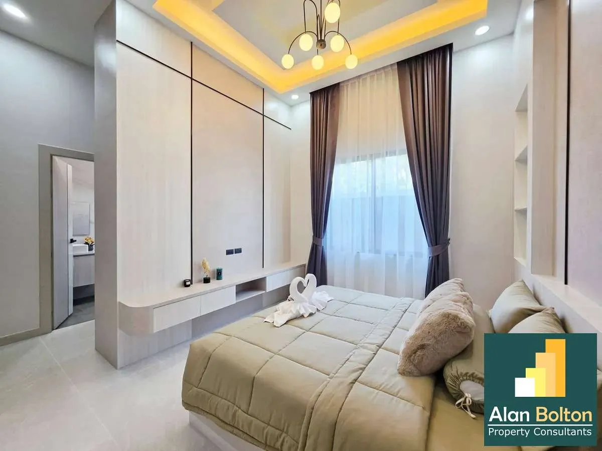 Single-storey 4 Bedrooms 5 Bathrooms in Mapprachan photo 5
