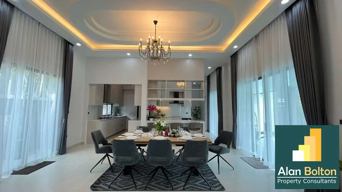 Single-storey 4 Bedrooms 5 Bathrooms in Mapprachan photo 7