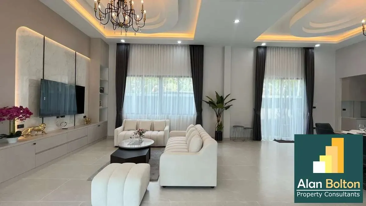 Single-storey 4 Bedrooms 5 Bathrooms in Mapprachan photo 8