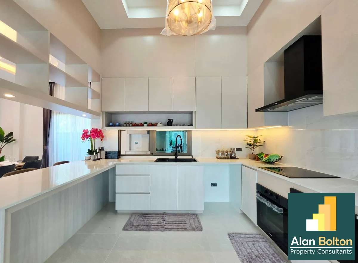 Single-storey 4 Bedrooms 5 Bathrooms in Mapprachan photo 11