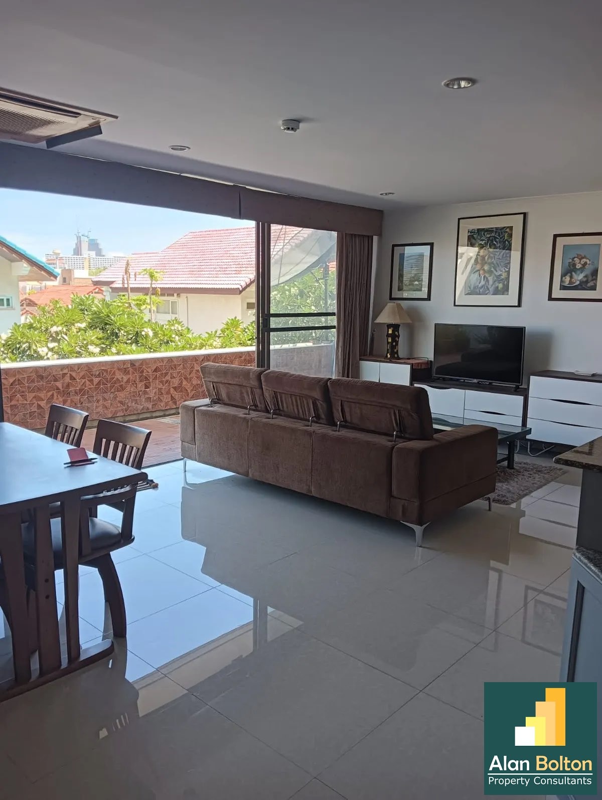 Large 2 Bed 1 Bath Condo Close To The Beach In Jomtien