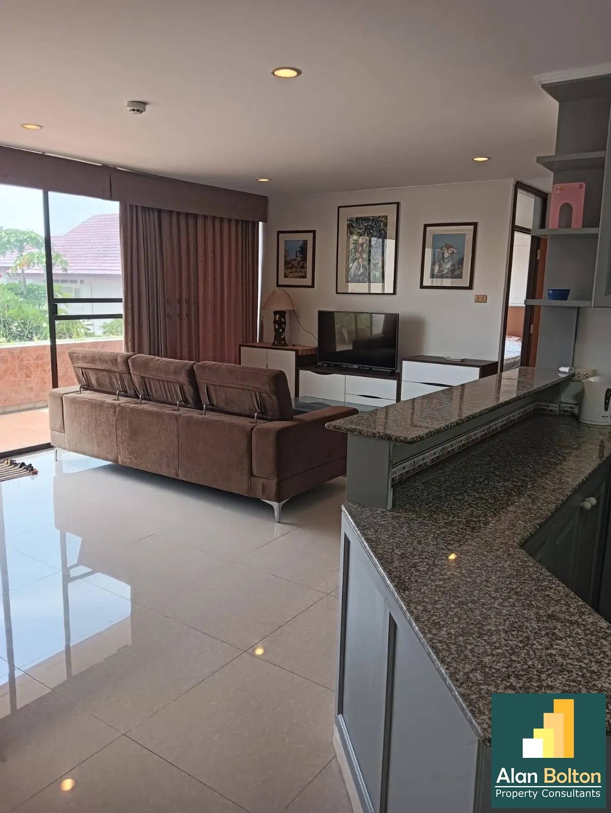 Large 2 Bed 1 Bath Condo Close To The Beach In Jomtien photo 5