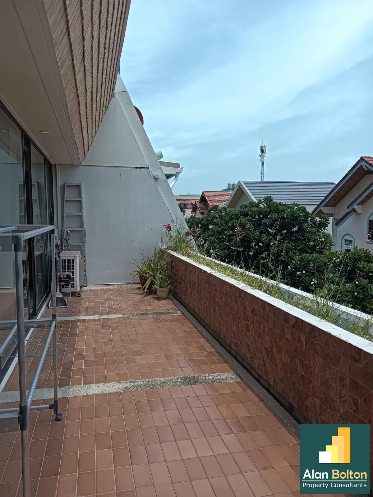 Large 2 Bed 1 Bath Condo Close To The Beach In Jomtien photo 6