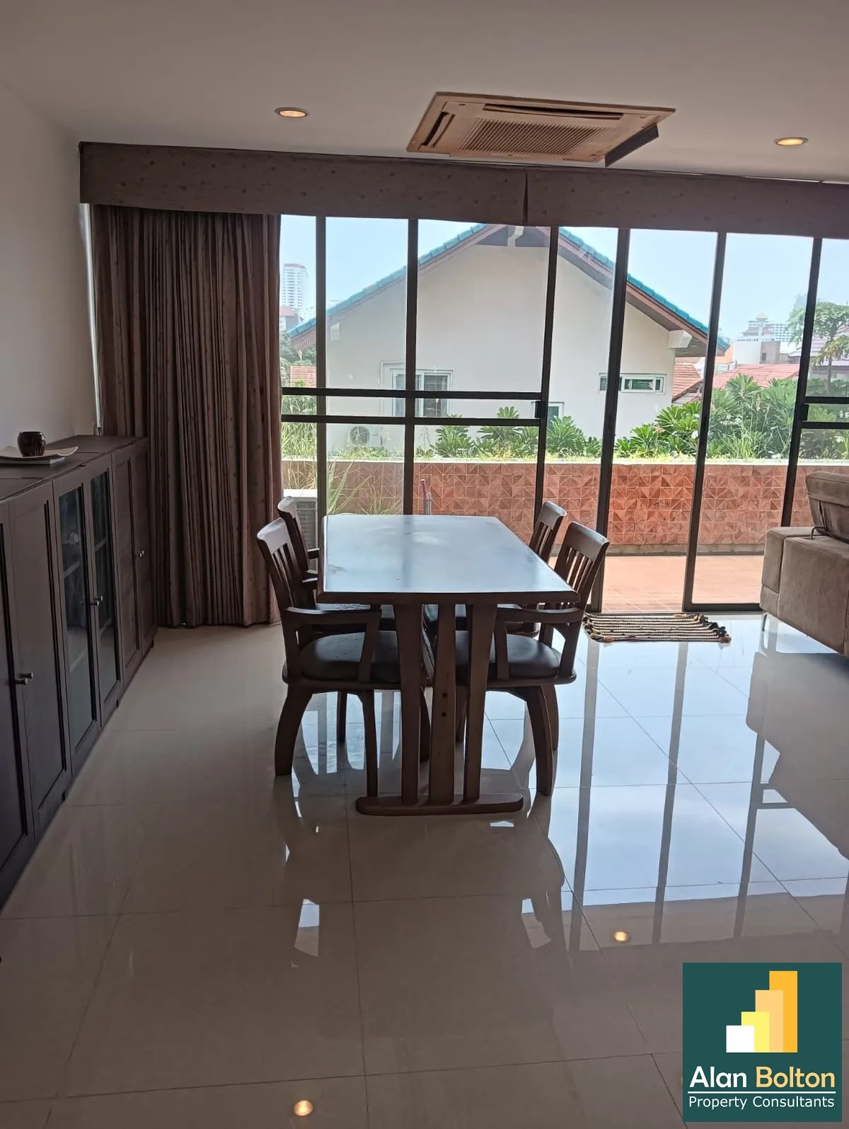 Large 2 Bed 1 Bath Condo Close To The Beach In Jomtien photo 15