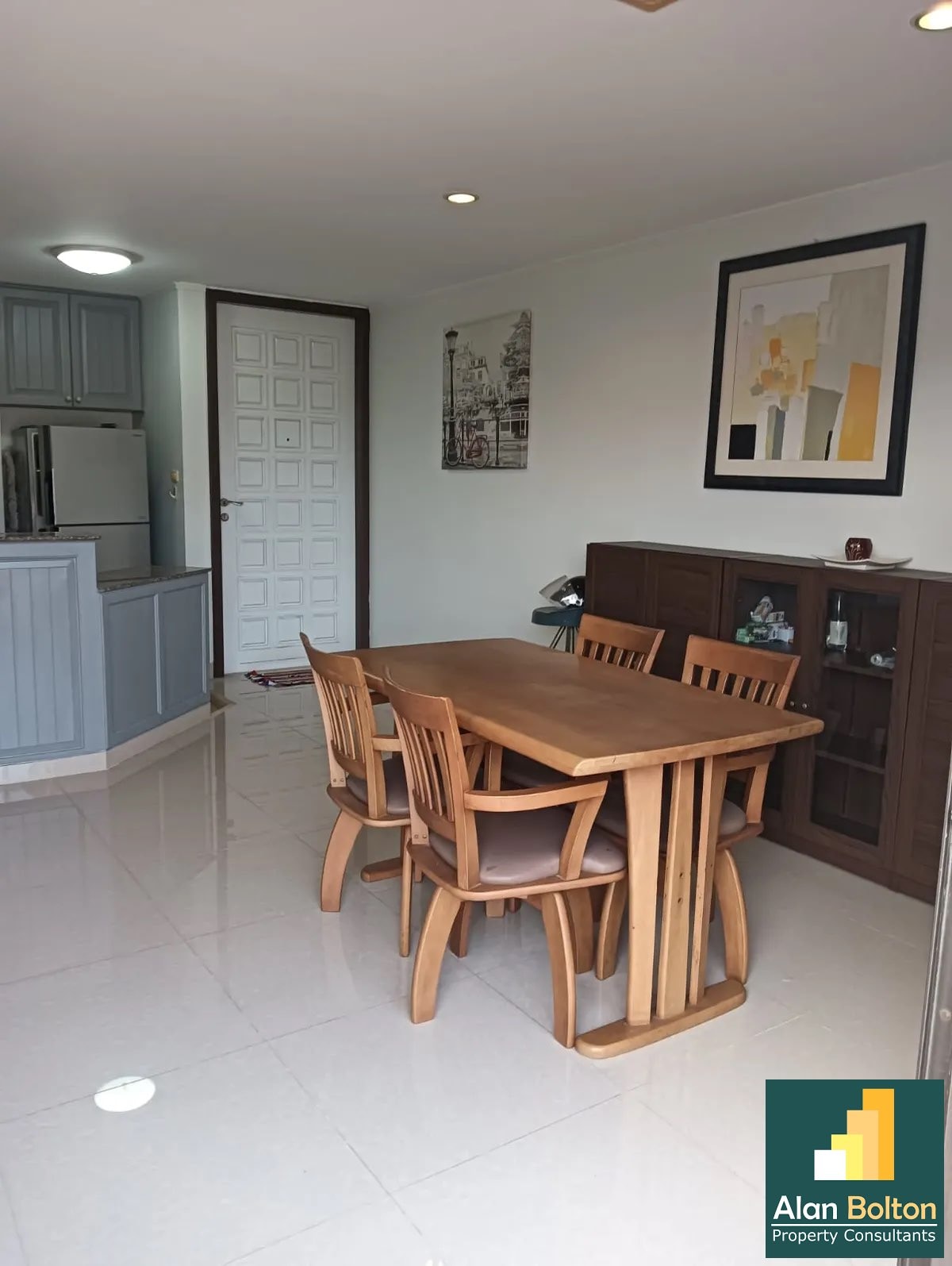 Large 2 Bed 1 Bath Condo Close To The Beach In Jomtien photo 2