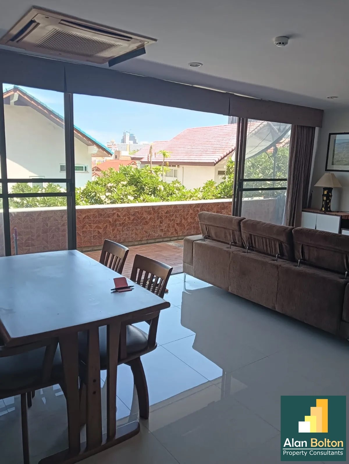 Large 2 Bed 1 Bath Condo Close To The Beach In Jomtien photo 13