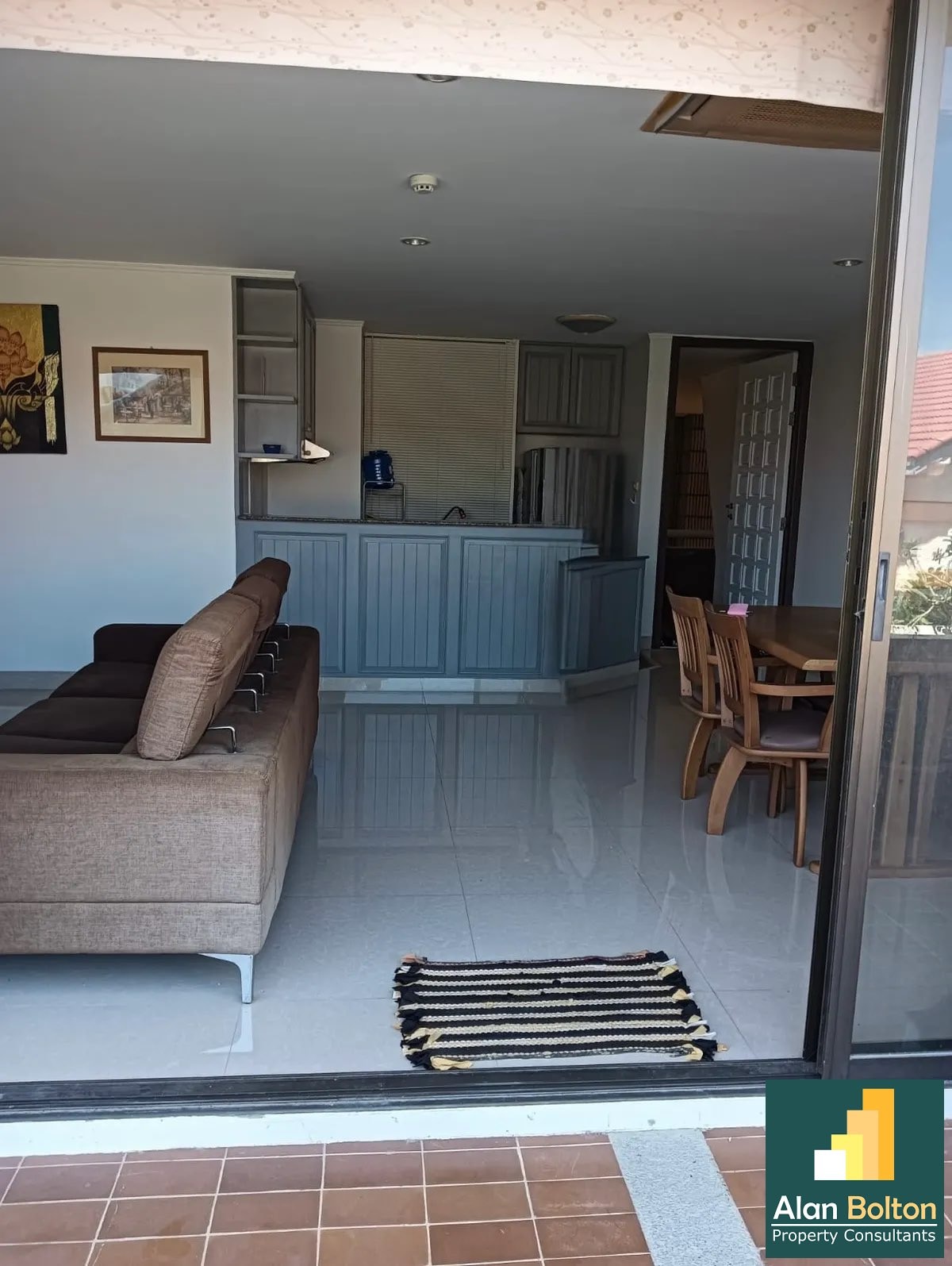 Large 2 Bed 1 Bath Condo Close To The Beach In Jomtien photo 8