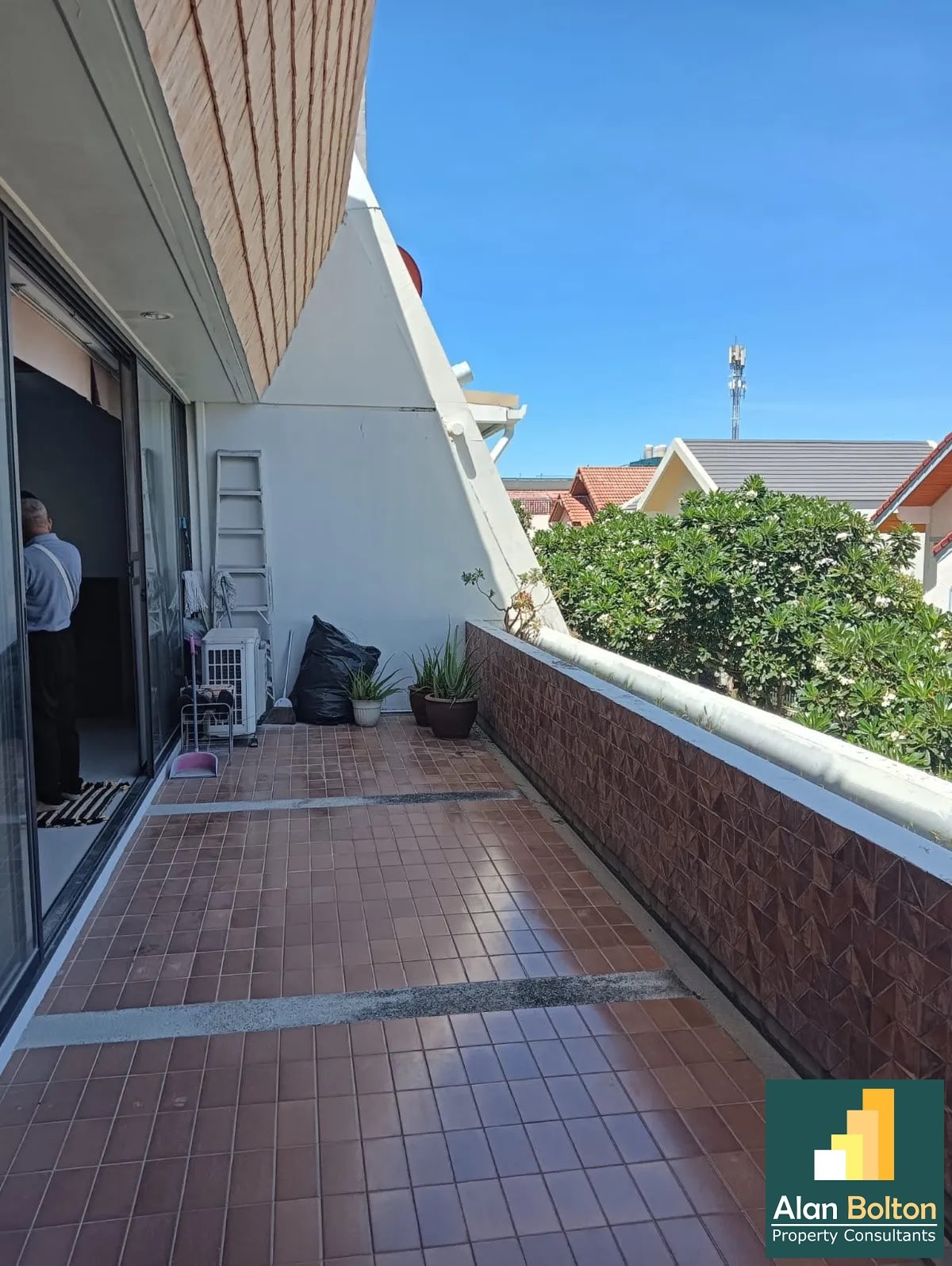 Large 2 Bed 1 Bath Condo Close To The Beach In Jomtien photo 12