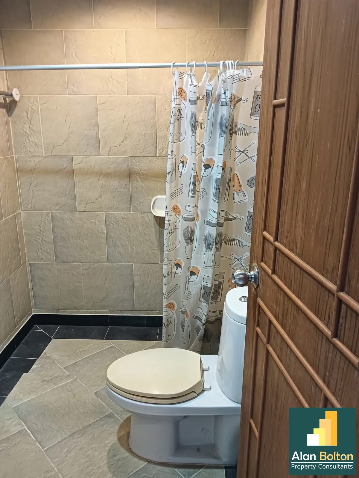 Large 2 Bed 1 Bath Condo Close To The Beach In Jomtien photo 16
